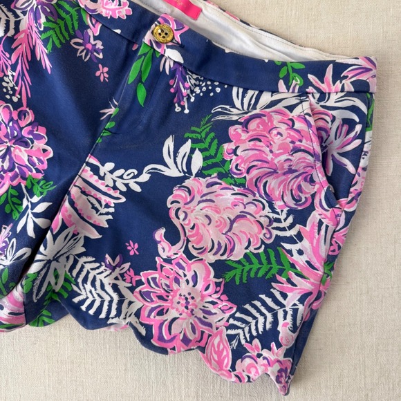 Lilly Pulitzer Buttercup Scallop Hem Shorts Navy Blue Floral Print Women Size 12 - Picture 3 of 12